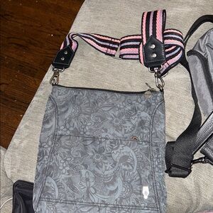 SAKROOTS Lucia recycled nylon printed women's crossbody bag Grey/Black 10.5X10.5